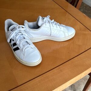 Adidas White Sneakers with Minimalist Design and Geometric Tread size 7
